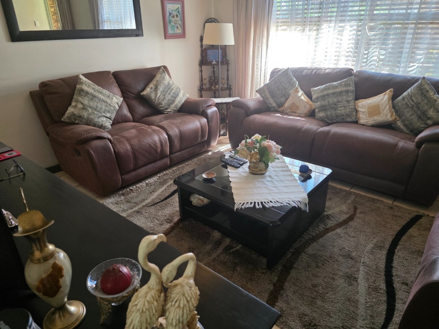 2 Bedroom Property for Sale in Langenhovenpark Free State